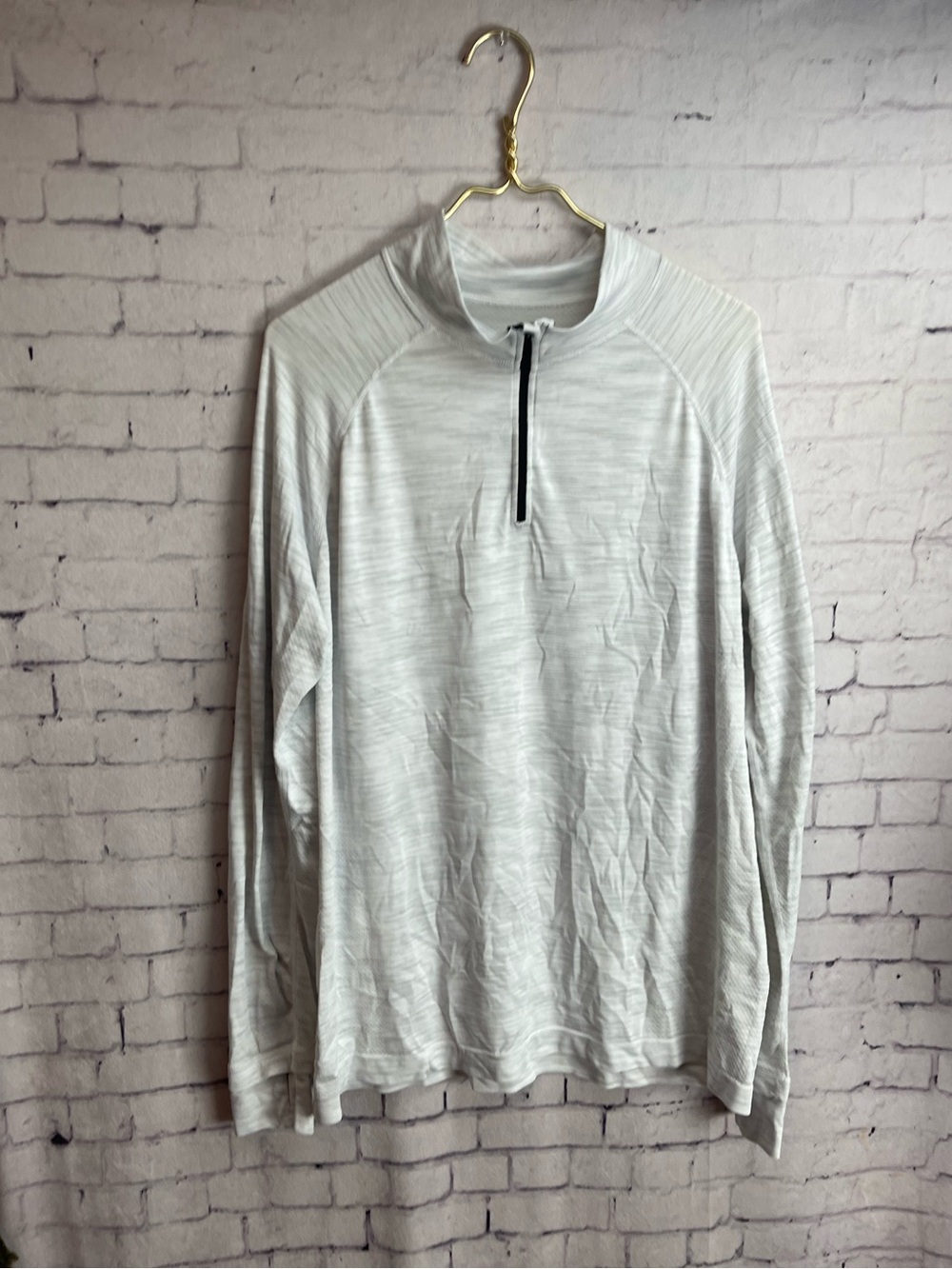 Fabletics Mens 1/4 zip long sleeve shirt light weight gray XL